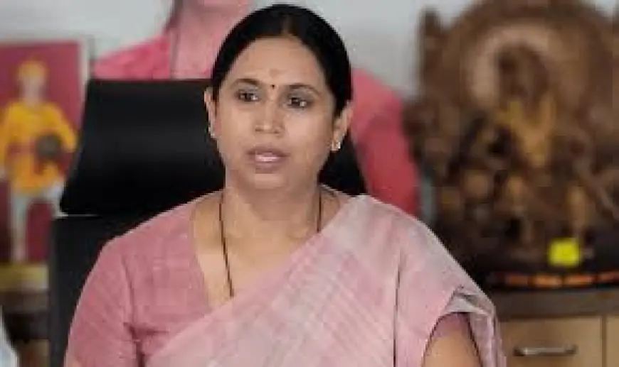 Minister’s Car Hits Tree Near Kittur: Laxmi Hebbalkar Sustains Back Injury