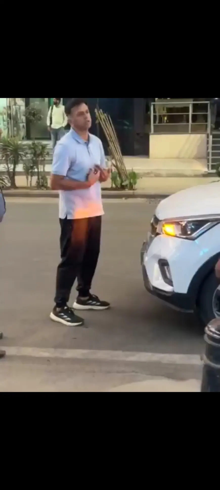 Video Goes Viral: Rahul Dravid’s Car Brushes Against Auto, Sparks Brief Argument