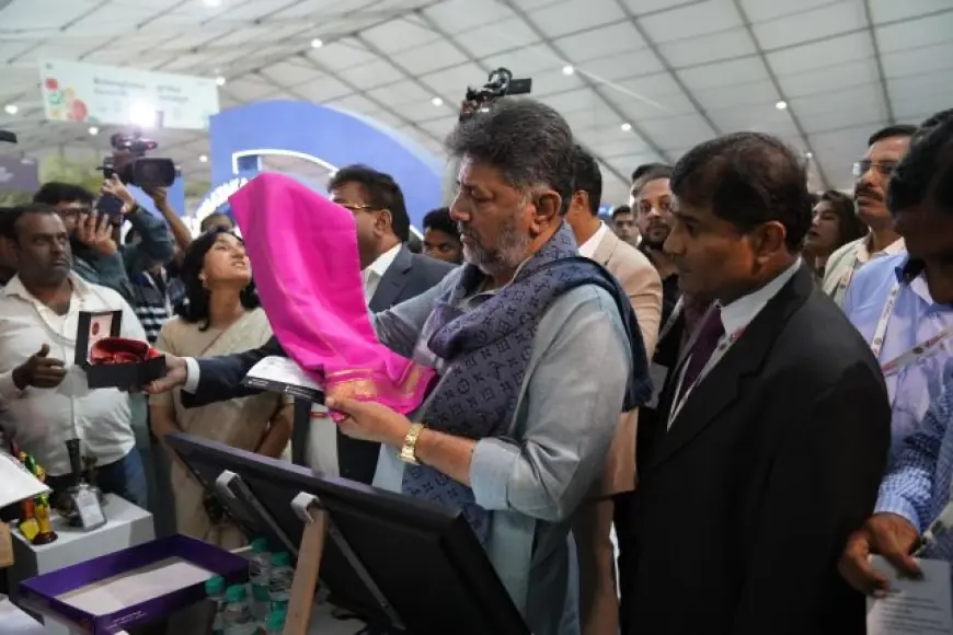 DCM D.K. Shivakumar Buys Silk Saree for Wife at Karnataka Exhibition