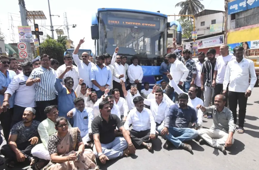 Dharwad Protest: Citizens Demand BRTS Lanes for Bikes and Cars